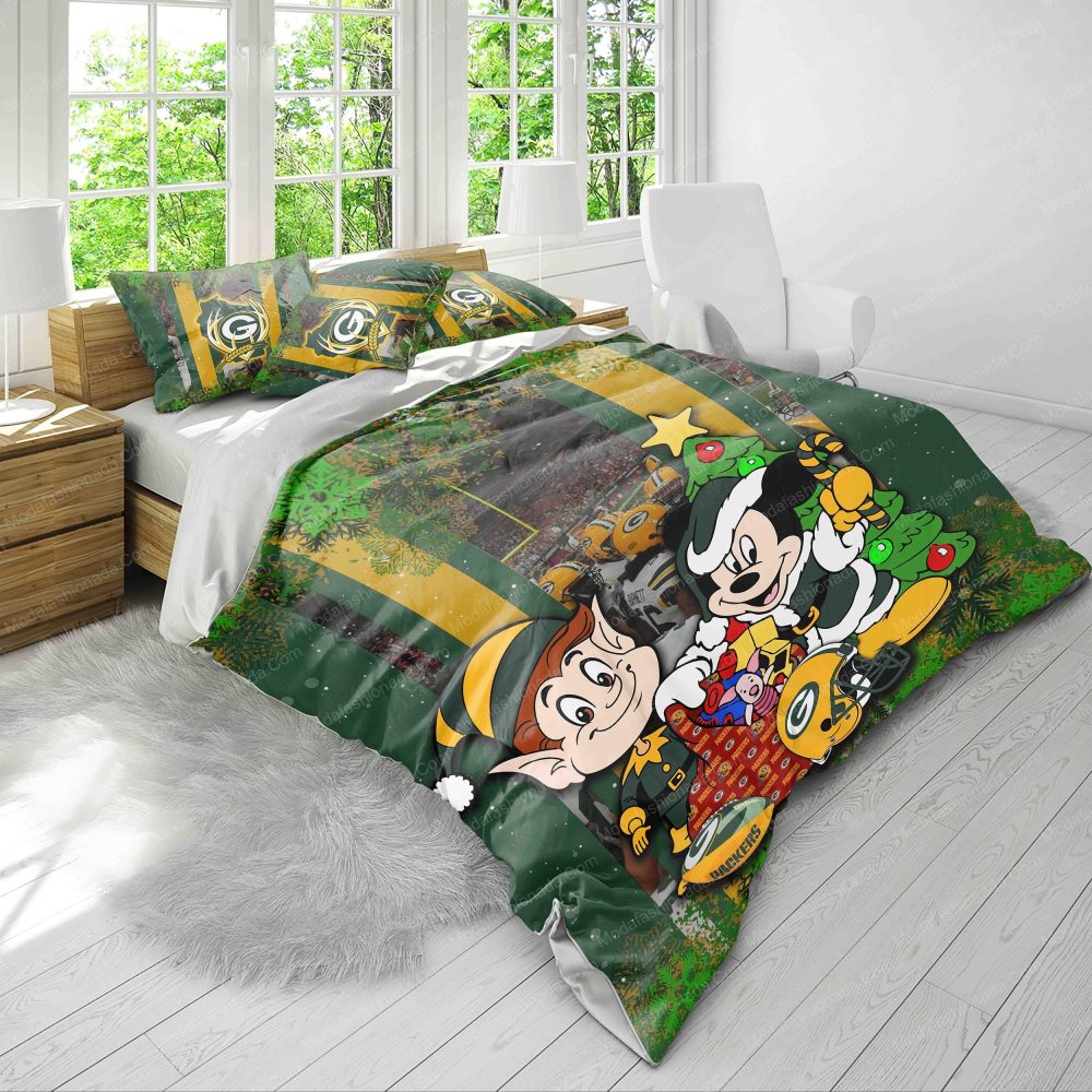 Festive Green &amp; Gold Cartoon Bedding Set - Cozy Holiday Theme For Kids &amp; Fans