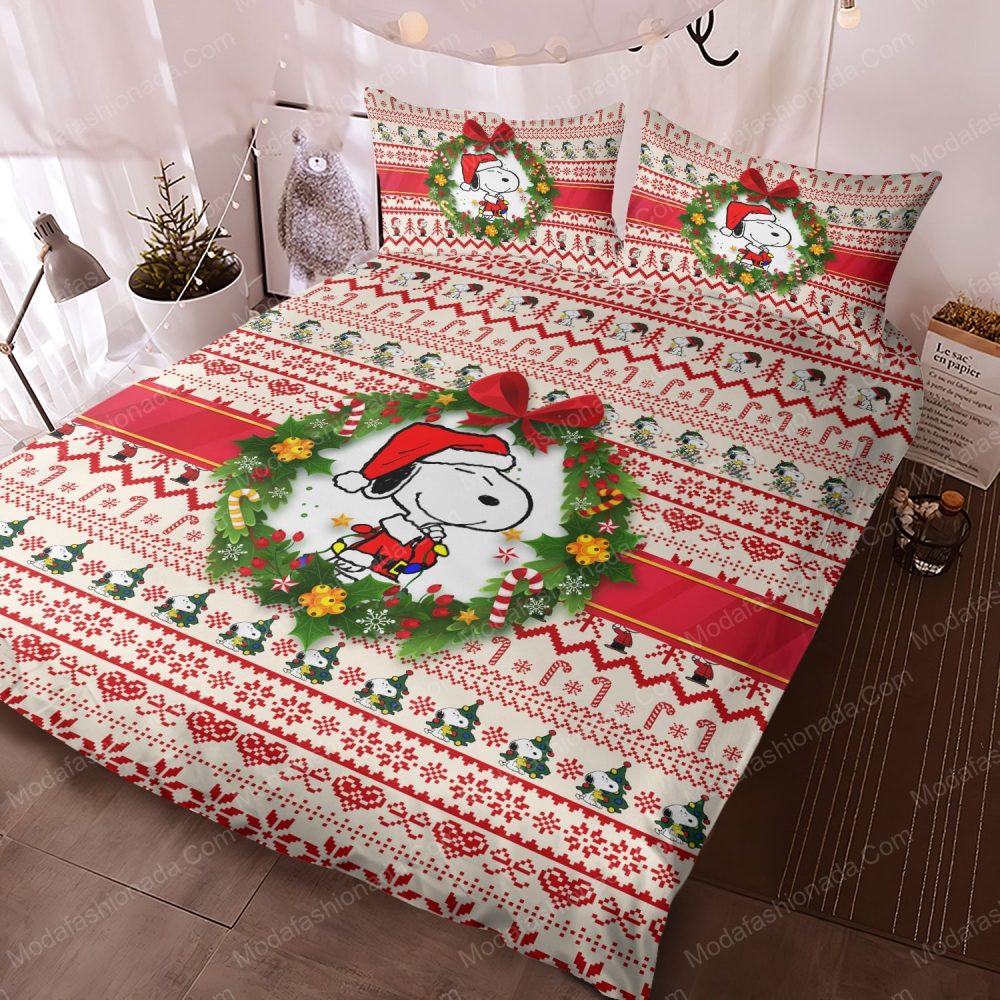 Festive Snoopy Christmas Bedding Set - Cozy Holiday Bedroom Decor Gift