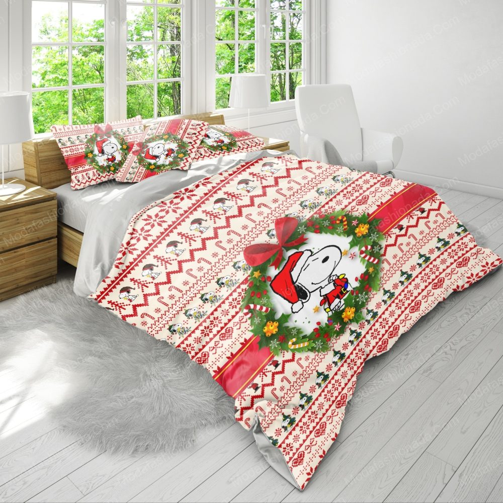 Festive Snoopy Christmas Bedding Set - Cozy Holiday Bedroom Decor Gift